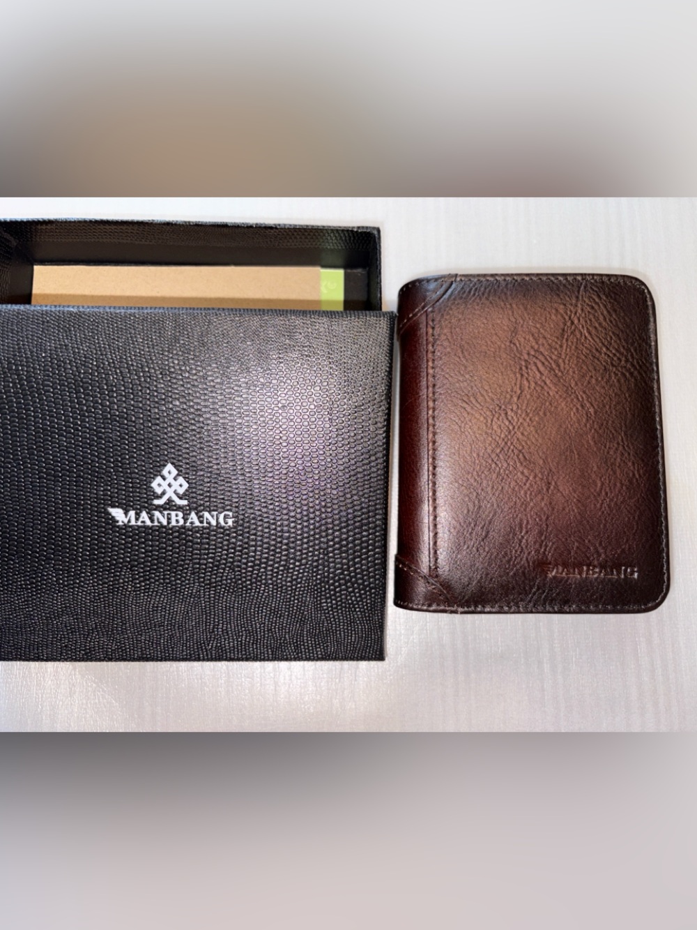 MANBANG Italian Genuine Cowhide Leather Bi Fold Wallet.    NWT